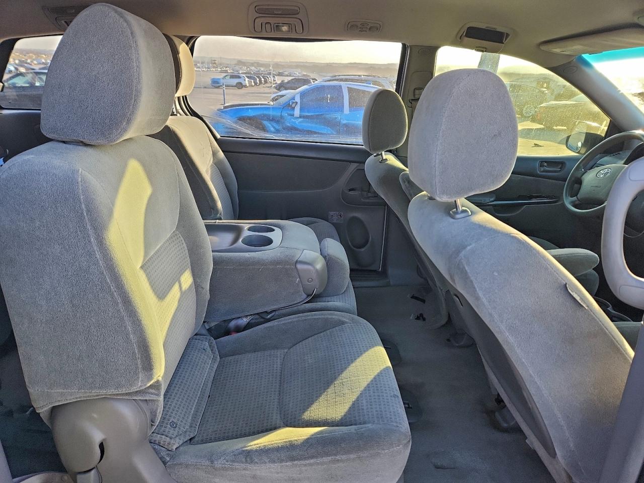 2009 TOYOTA SIENNA CE photo 11