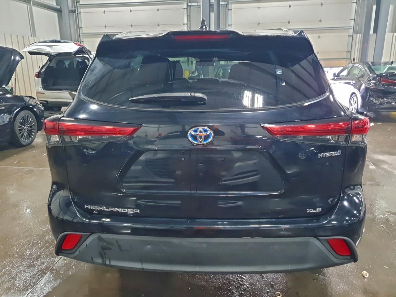 2022 TOYOTA HIGHLANDER HYBRID XLE photo 6