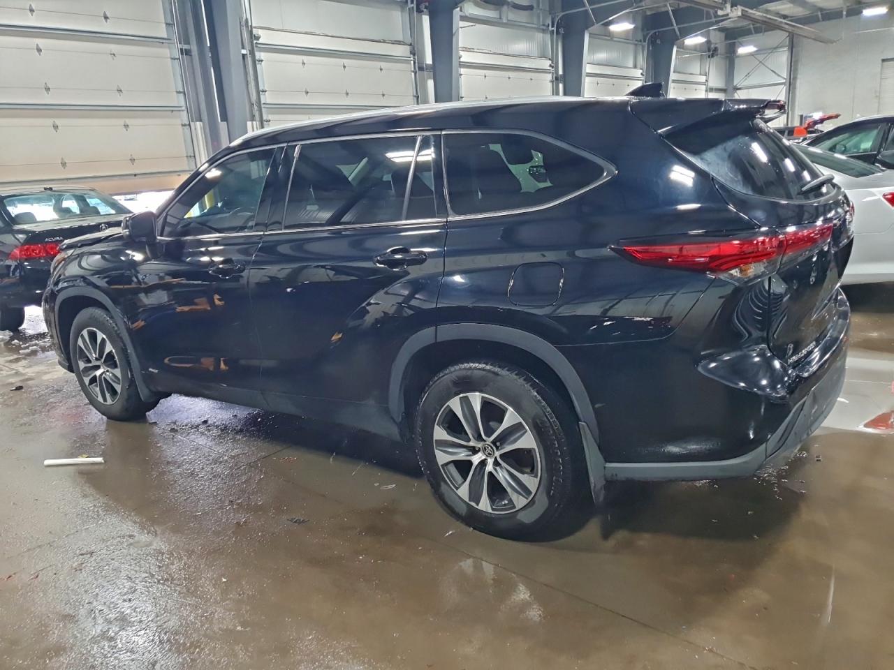 2022 TOYOTA HIGHLANDER HYBRID XLE photo 2