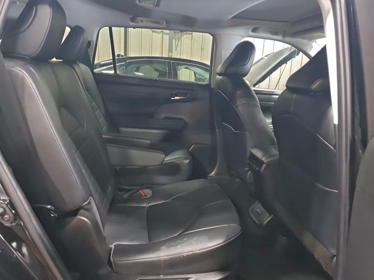 2022 TOYOTA HIGHLANDER HYBRID XLE photo 11