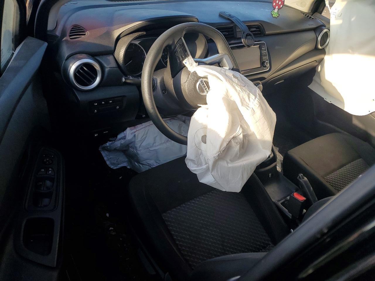 2021 NISSAN VERSA S photo 8