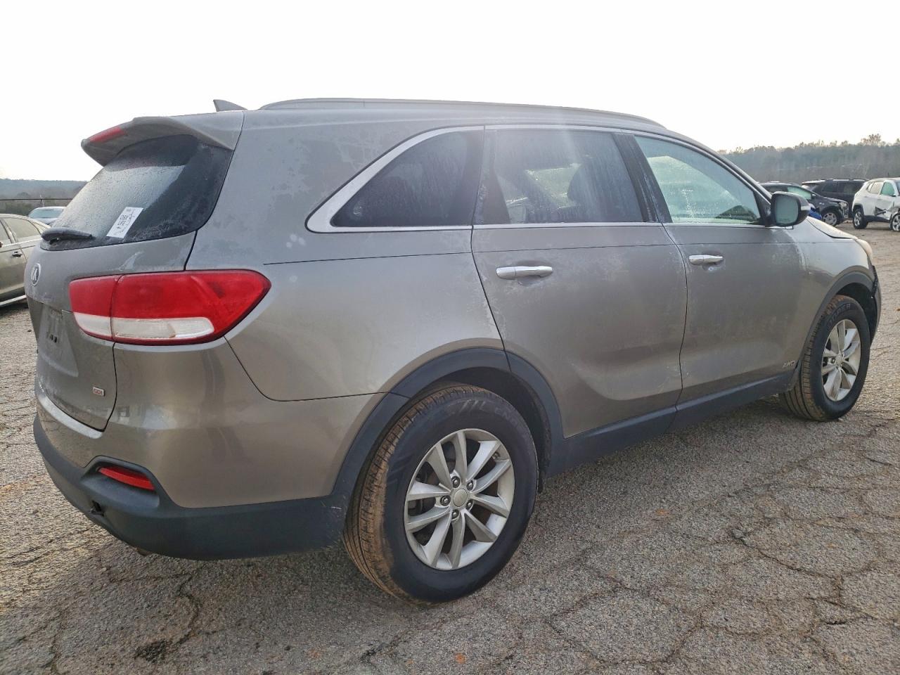 2016 KIA SORENTO LX photo 3