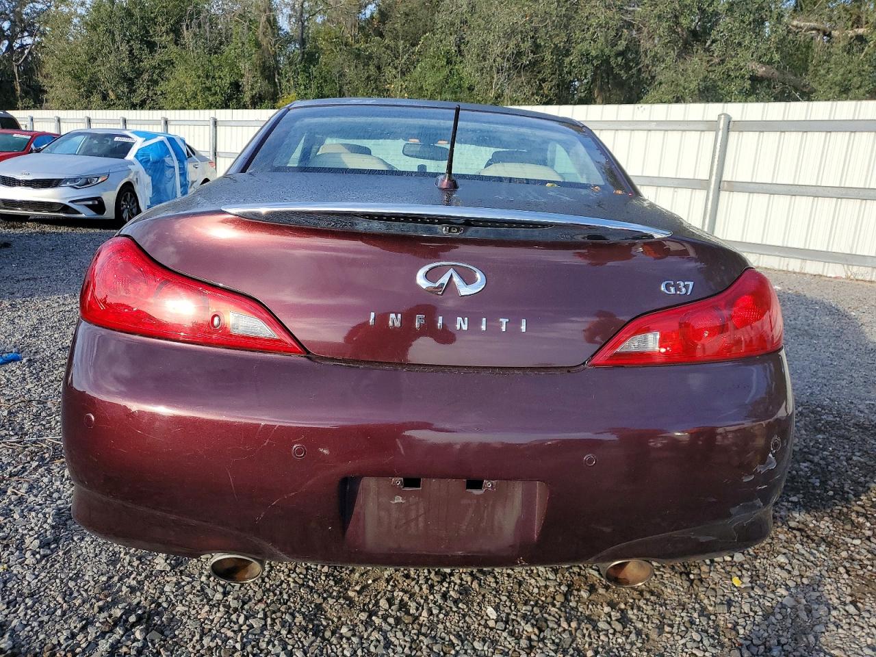 2010 INFINITI G37 BASE photo 6