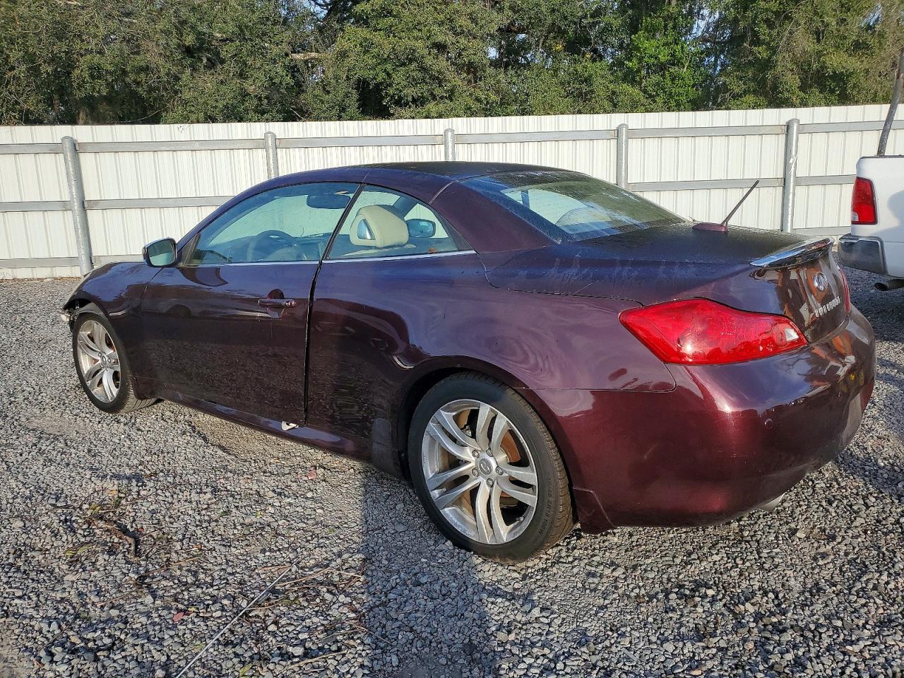 2010 INFINITI G37 BASE photo 2
