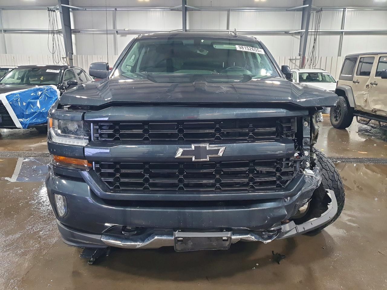 2017 CHEVROLET SILVERADO K1500 LT photo 5