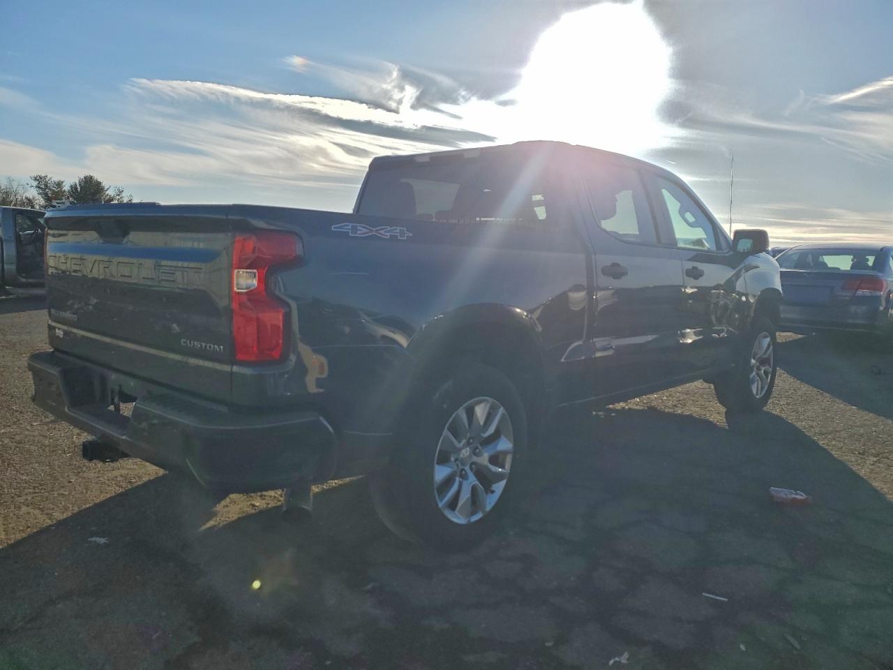 2020 CHEVROLET SILVERADO K1500 CUSTOM photo 3