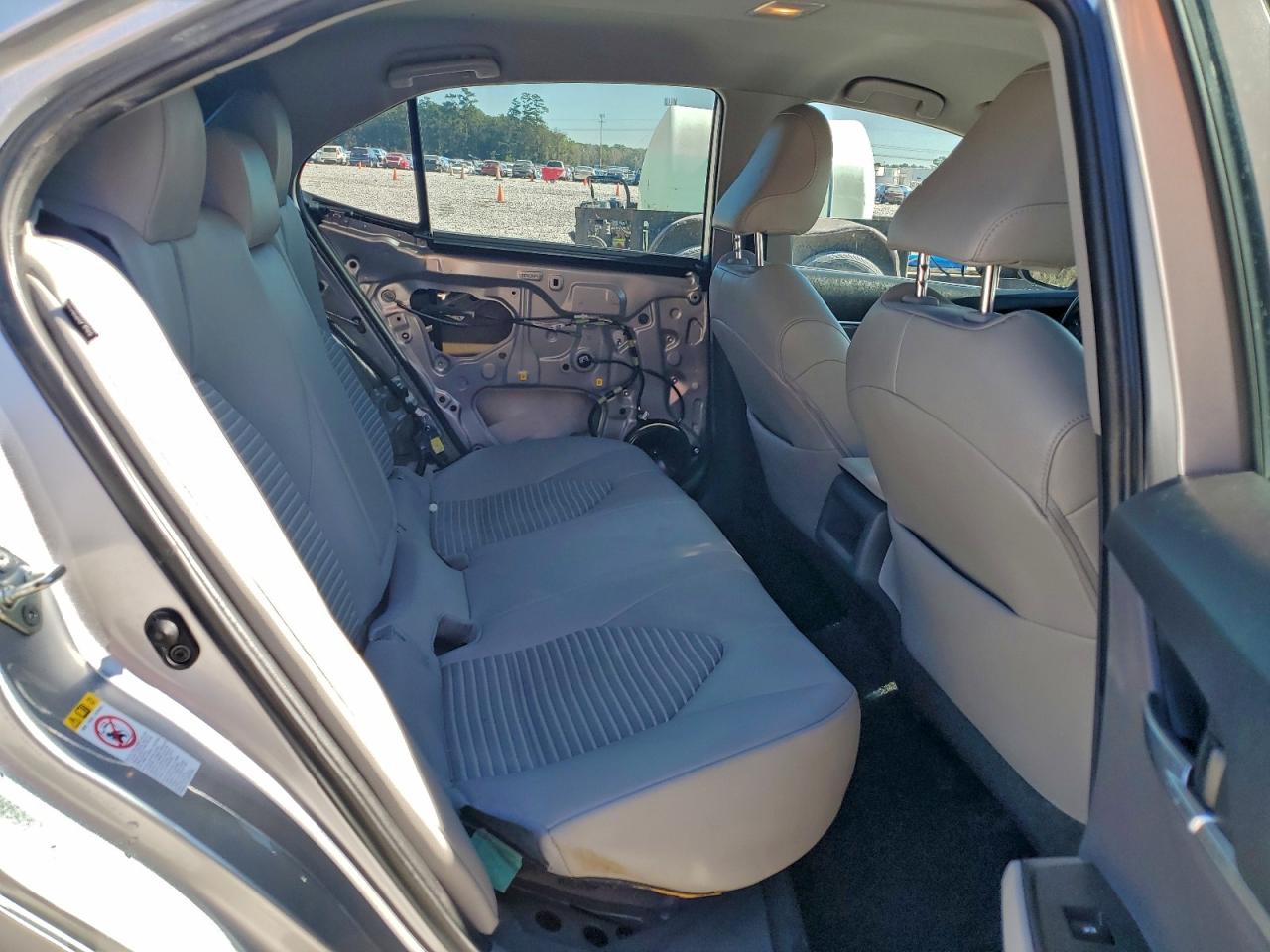 2019 TOYOTA CAMRY L photo 10