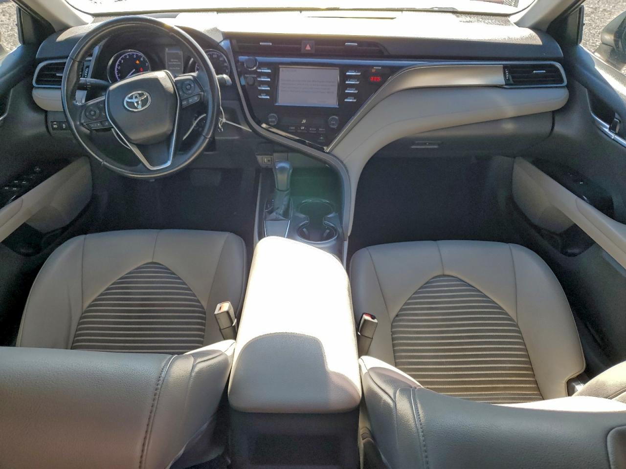 2019 TOYOTA CAMRY L photo 8