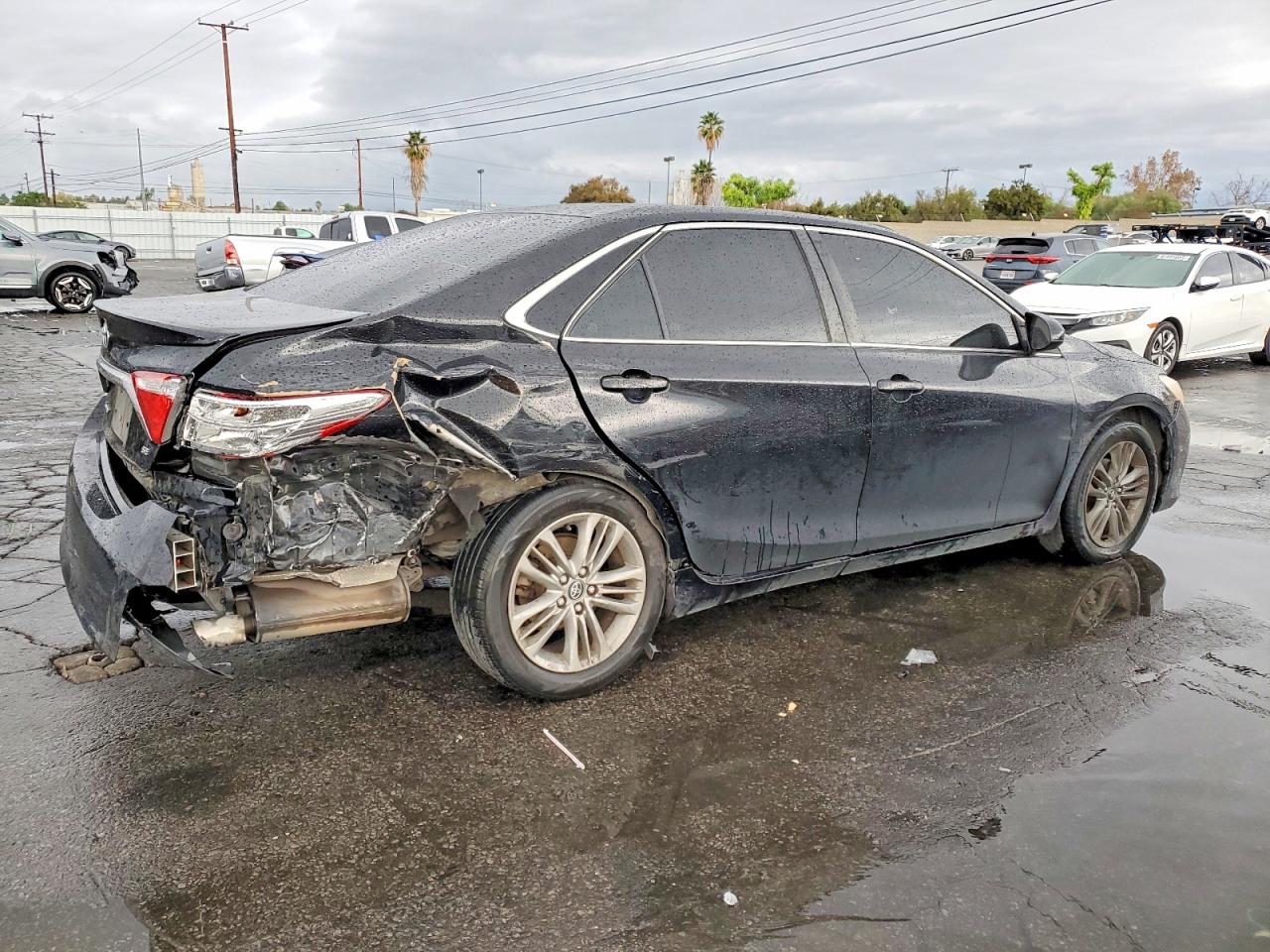 2017 TOYOTA CAMRY LE photo 3