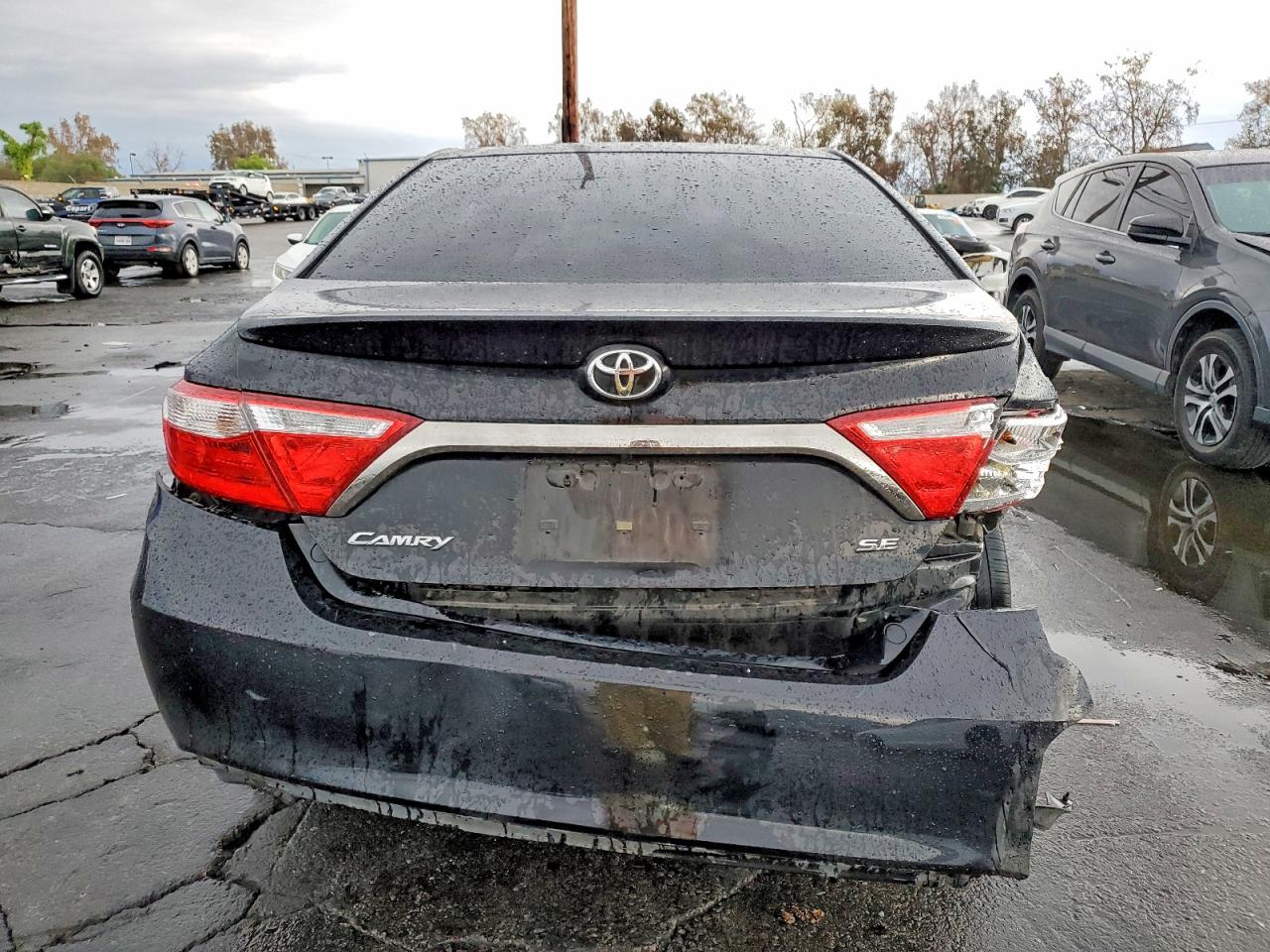 2017 TOYOTA CAMRY LE photo 6