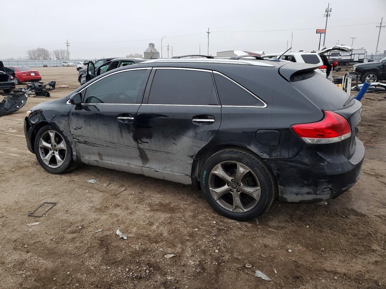 2009 TOYOTA VENZA photo 2