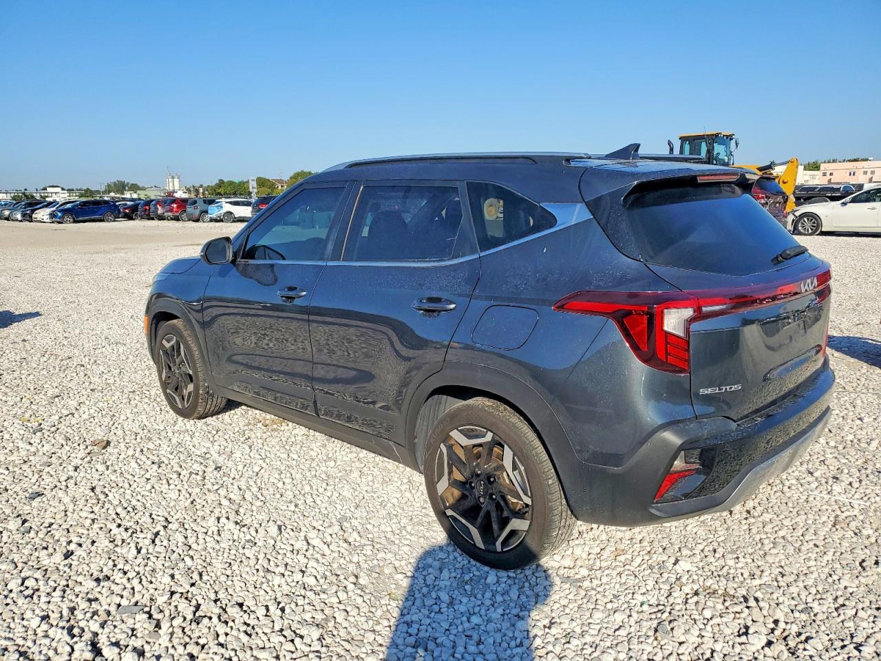 2025 KIA SELTOS SX photo 2
