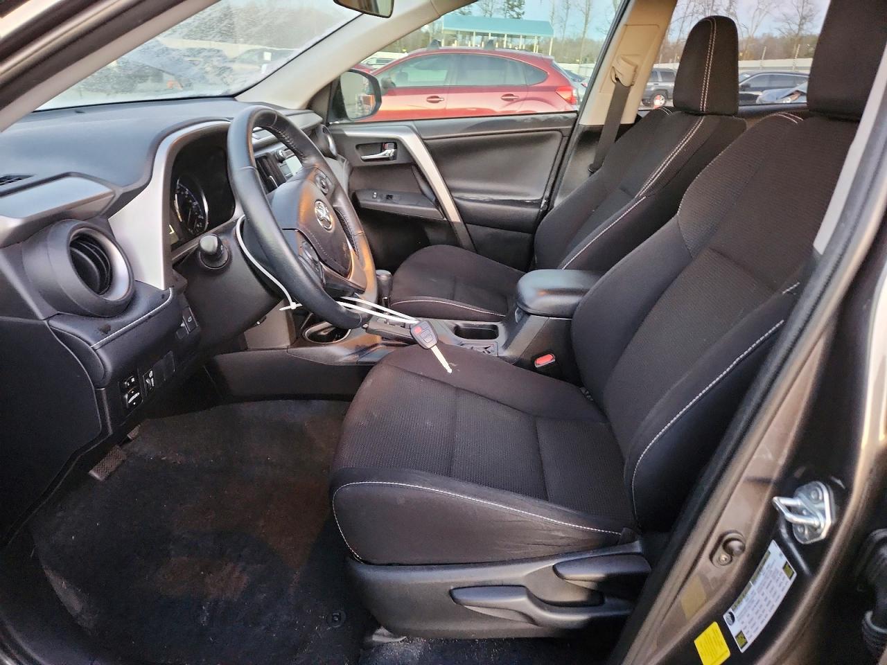 2016 TOYOTA RAV4 XLE photo 7