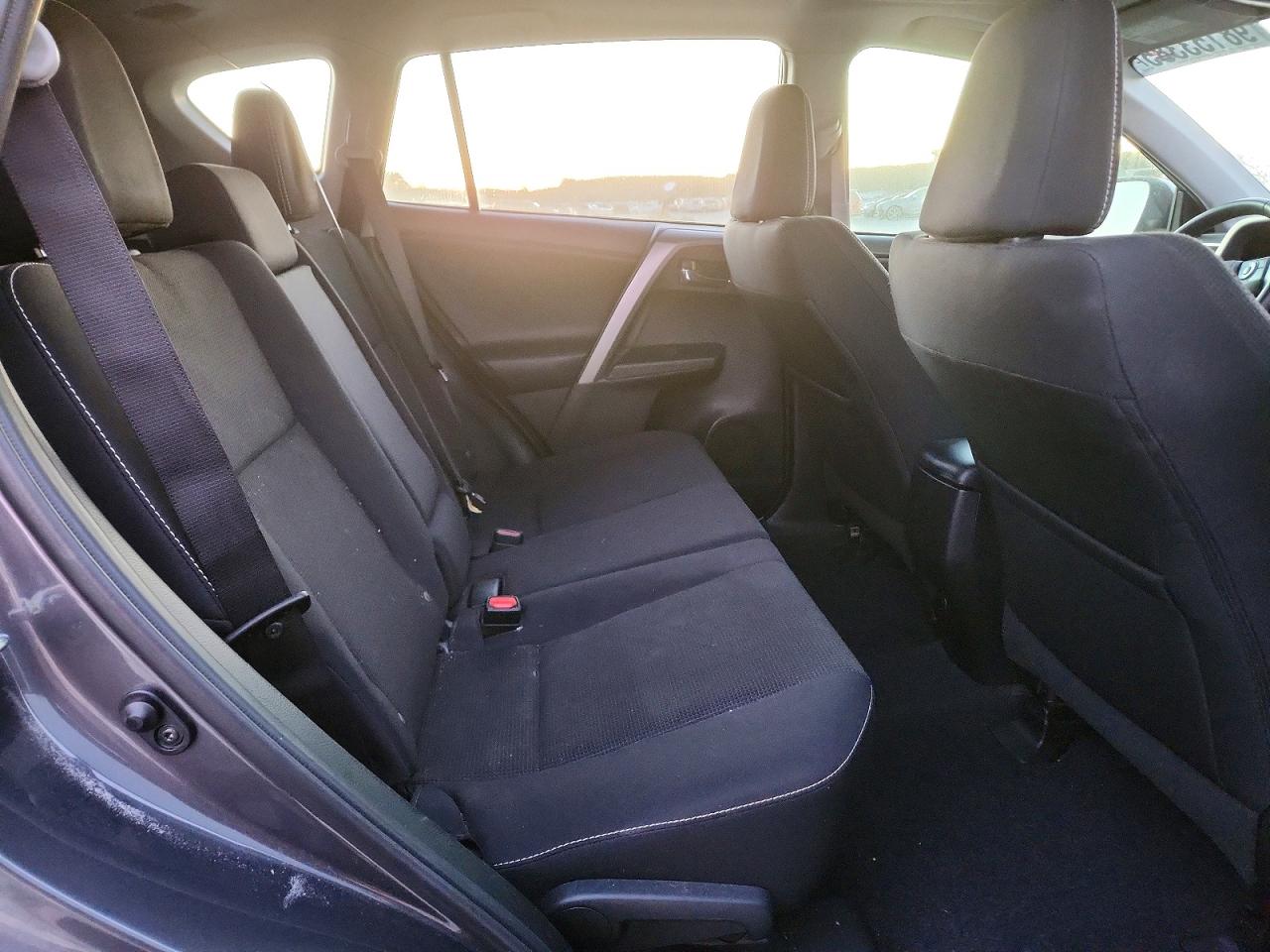 2016 TOYOTA RAV4 XLE photo 10