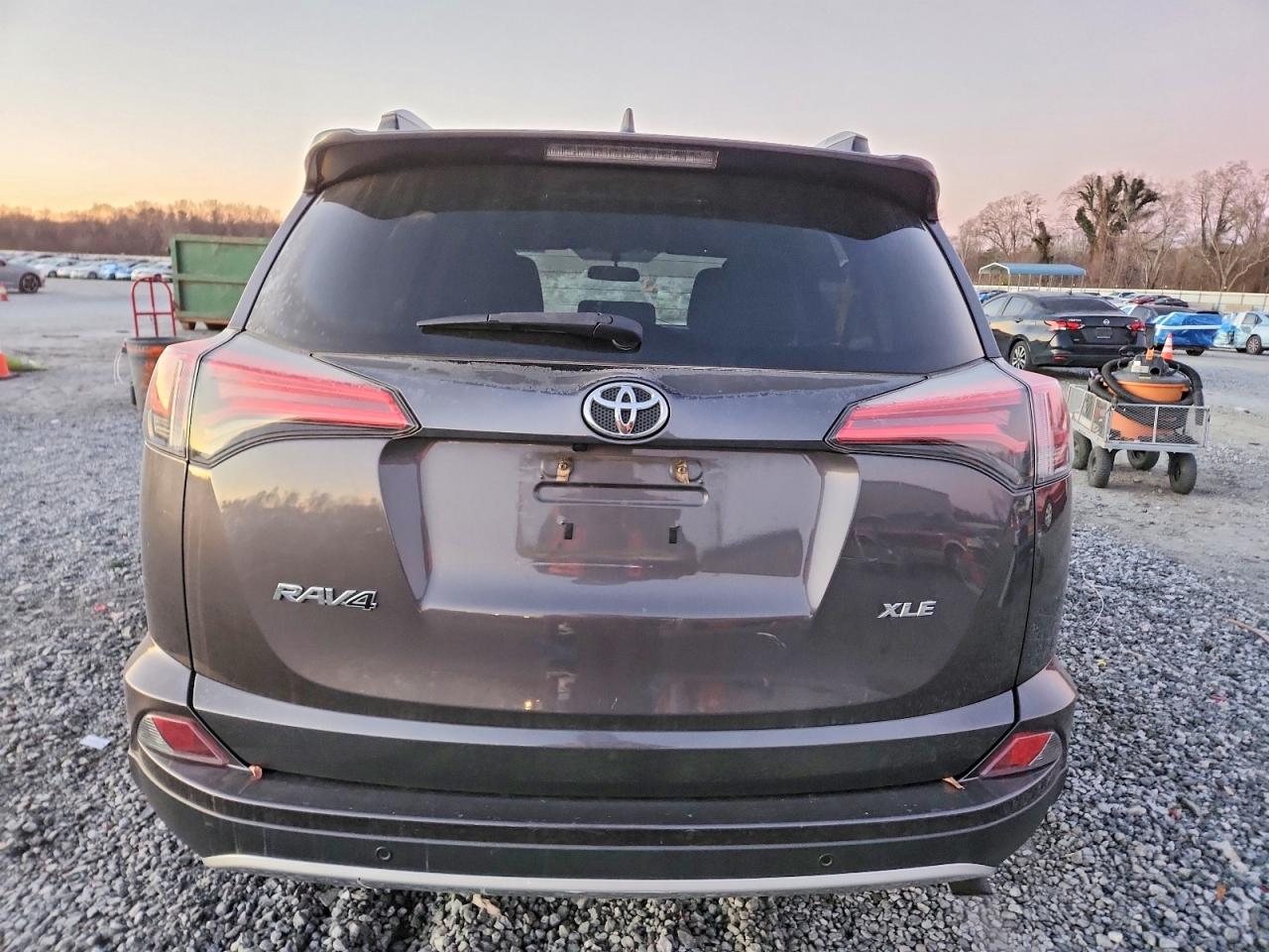2016 TOYOTA RAV4 XLE photo 6