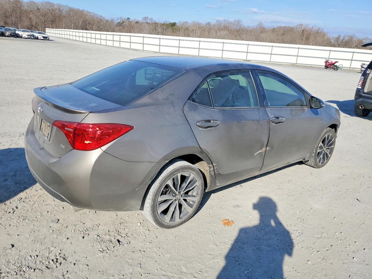 2017 TOYOTA COROLLA L photo 3
