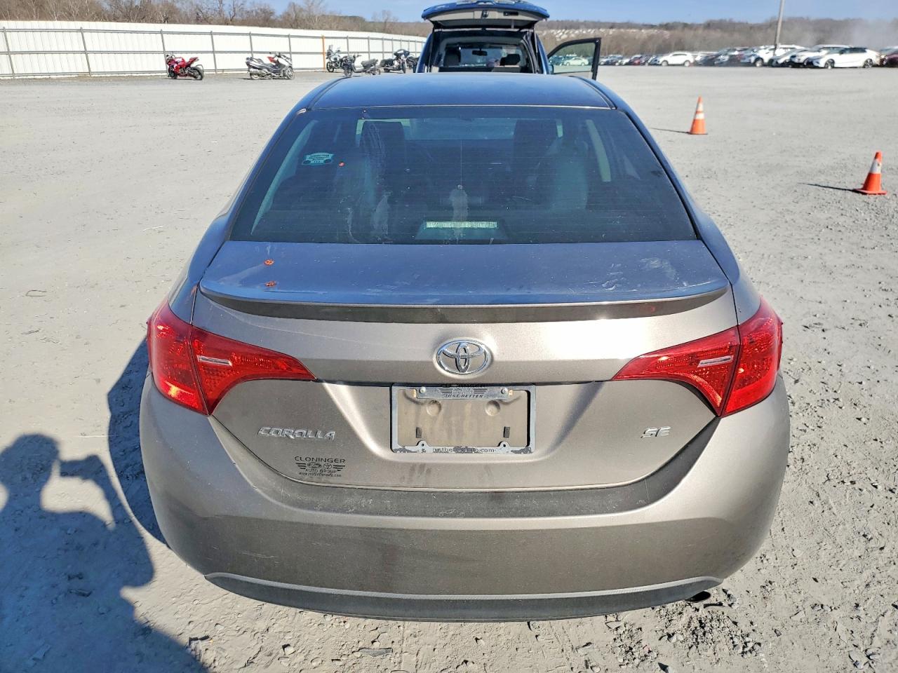 2017 TOYOTA COROLLA L photo 6