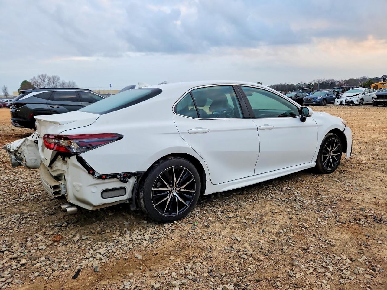 2022 TOYOTA CAMRY SE photo 5