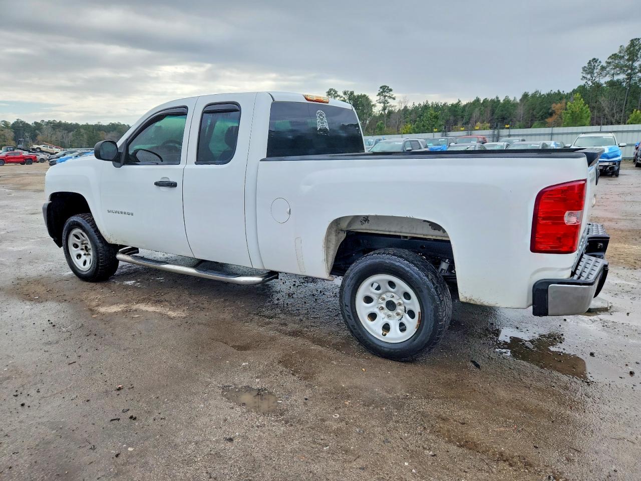 2013 CHEVROLET SILVERADO C1500 photo 2