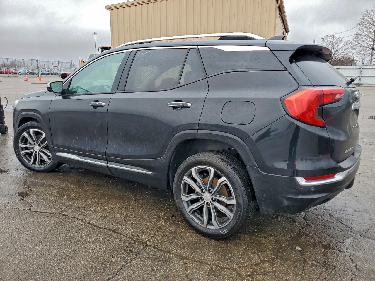 2019 GMC TERRAIN DENALI photo 3