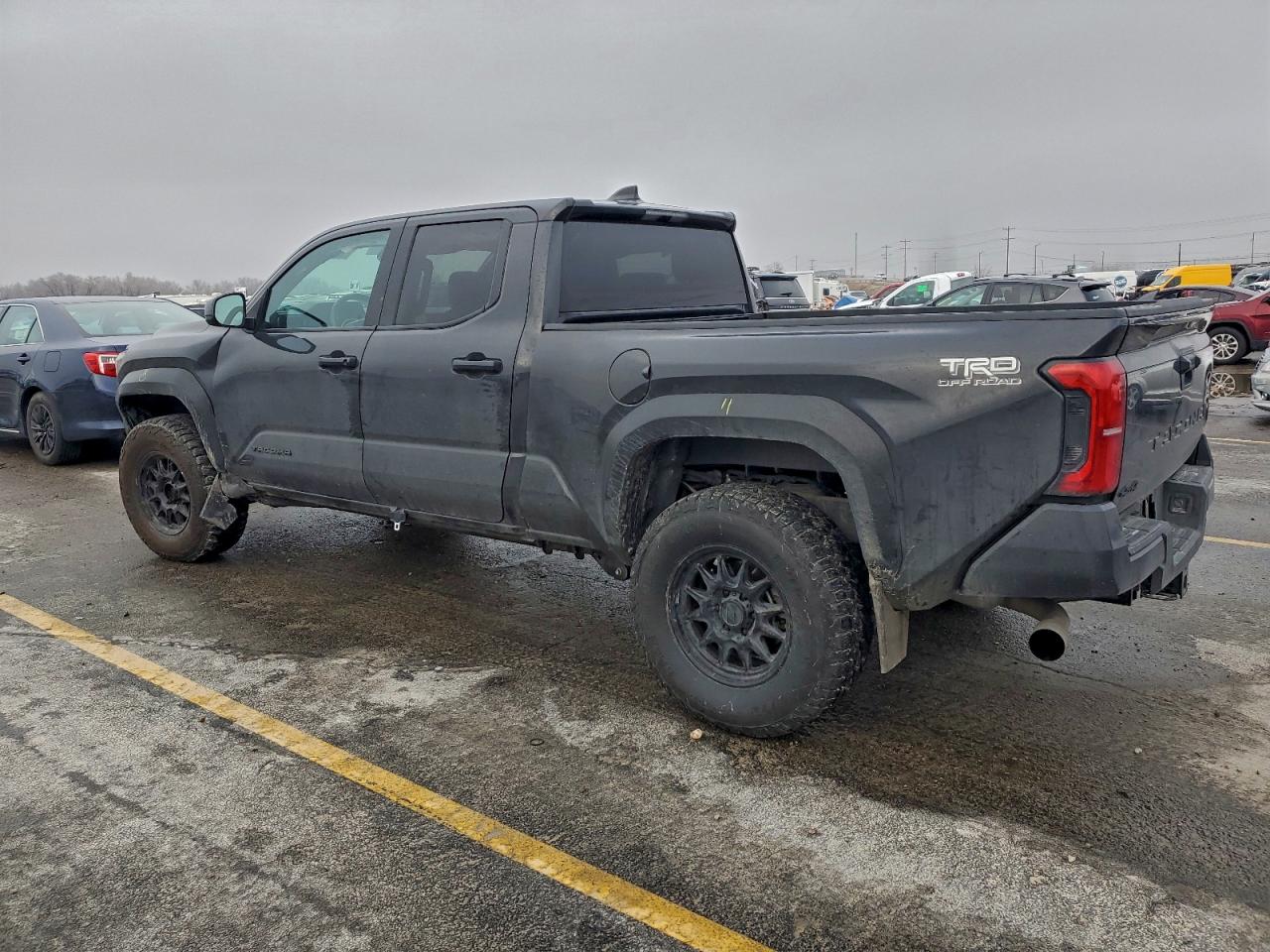 2024 TOYOTA TACOMA DOUBLE CAB photo 2
