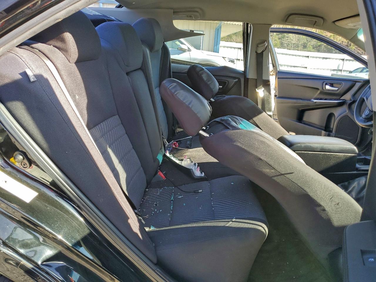 2015 TOYOTA CAMRY LE photo 10