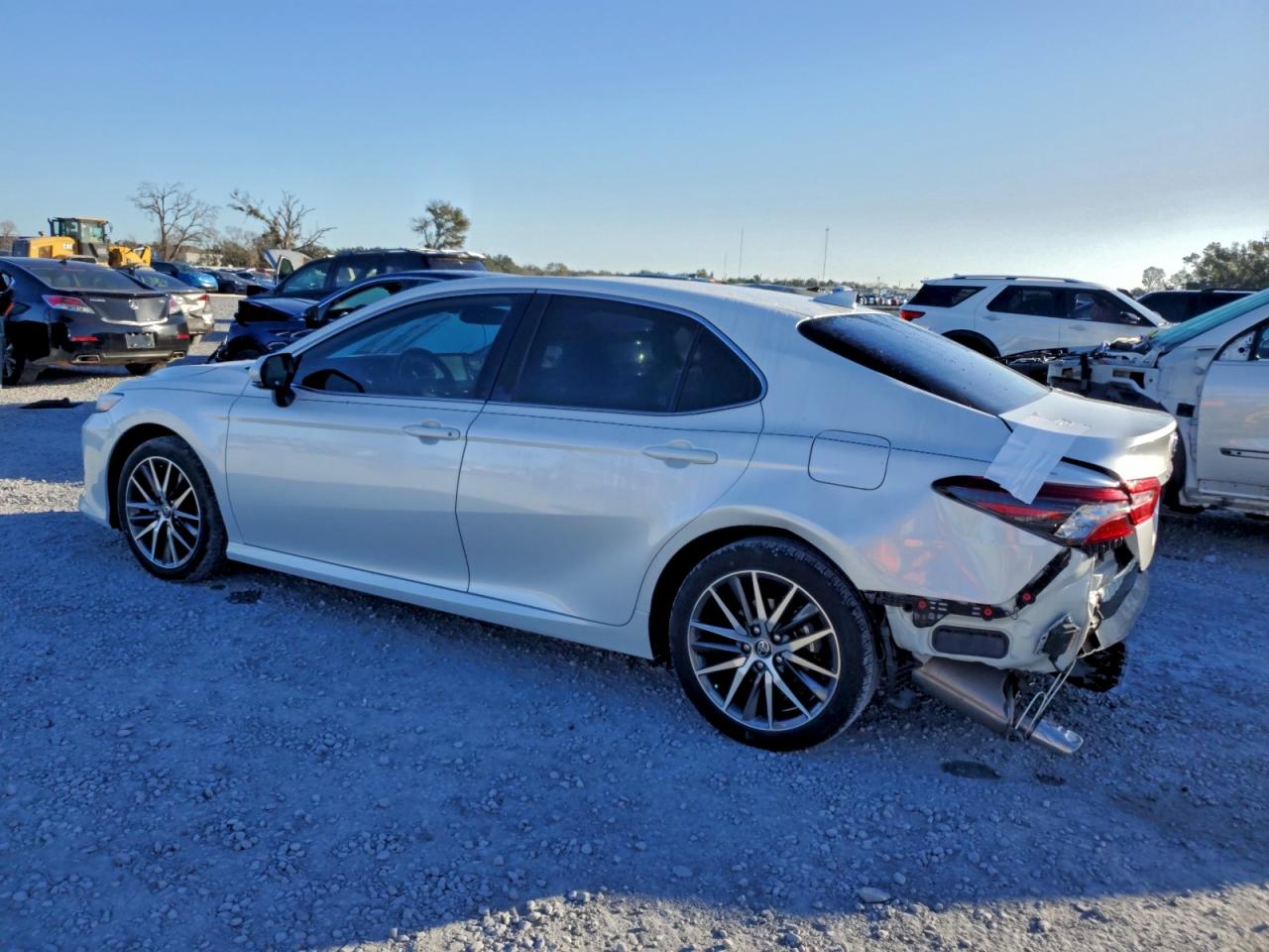 2024 TOYOTA CAMRY XLE photo 2