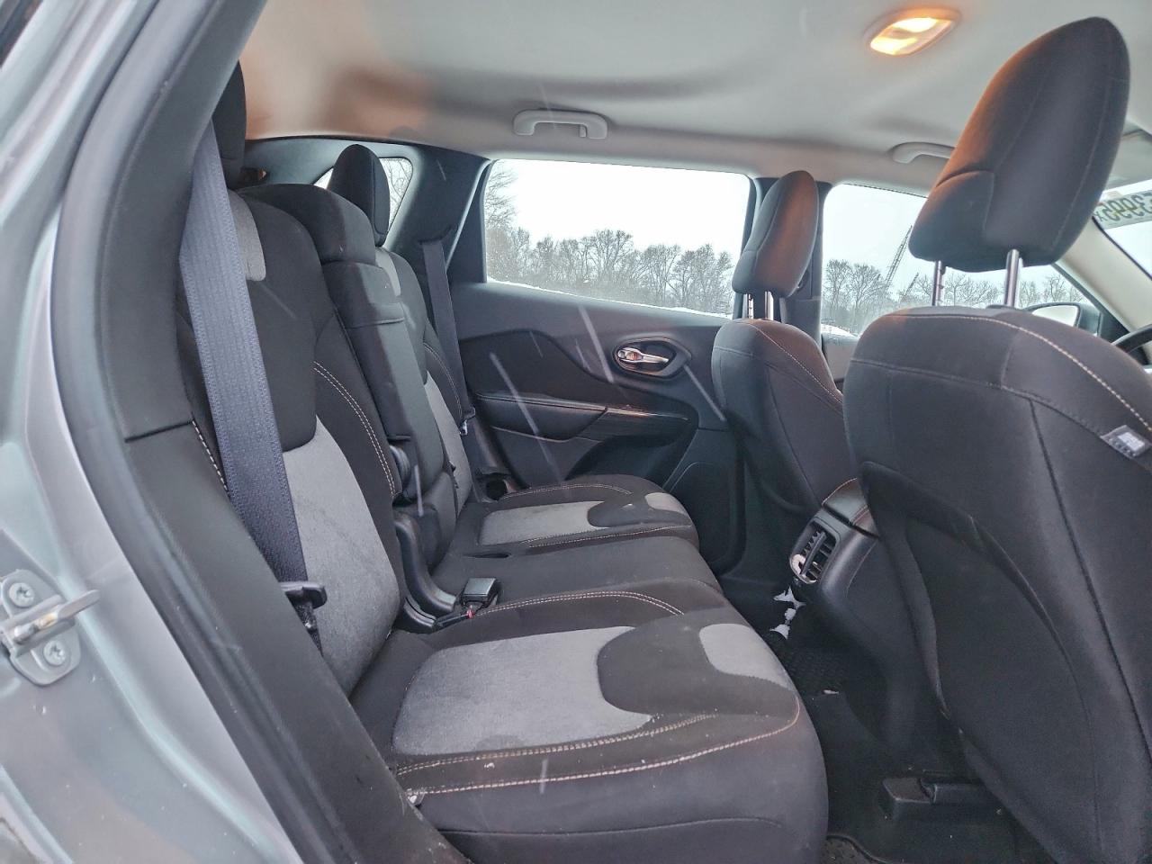 2016 JEEP CHEROKEE SPORT photo 10