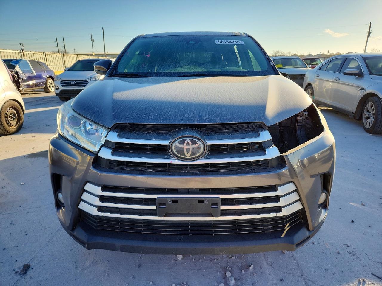 2018 TOYOTA HIGHLANDER LE photo 9