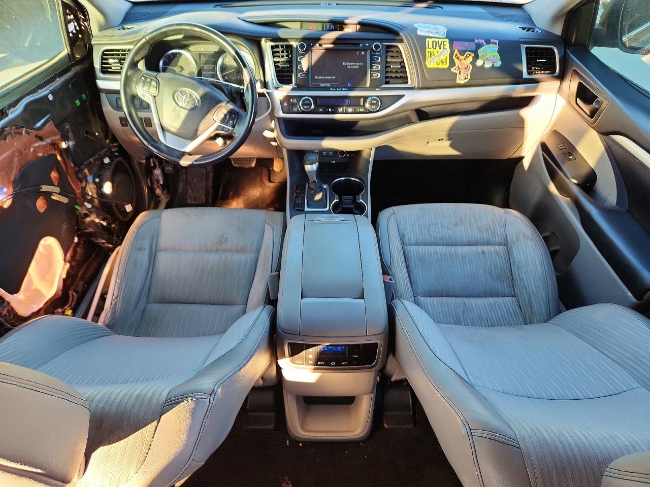 2018 TOYOTA HIGHLANDER LE photo 15