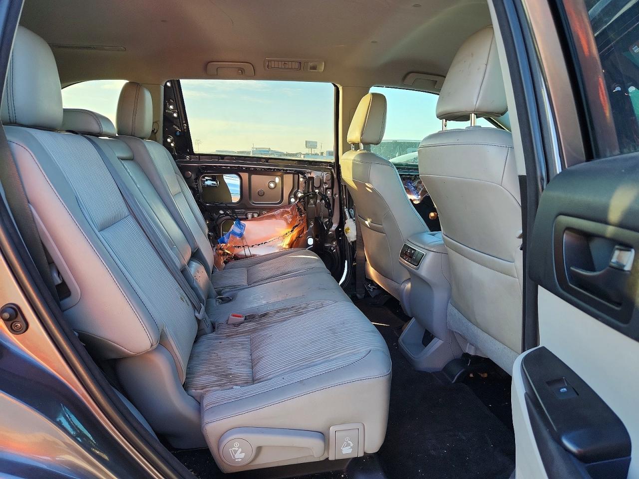 2018 TOYOTA HIGHLANDER LE photo 21
