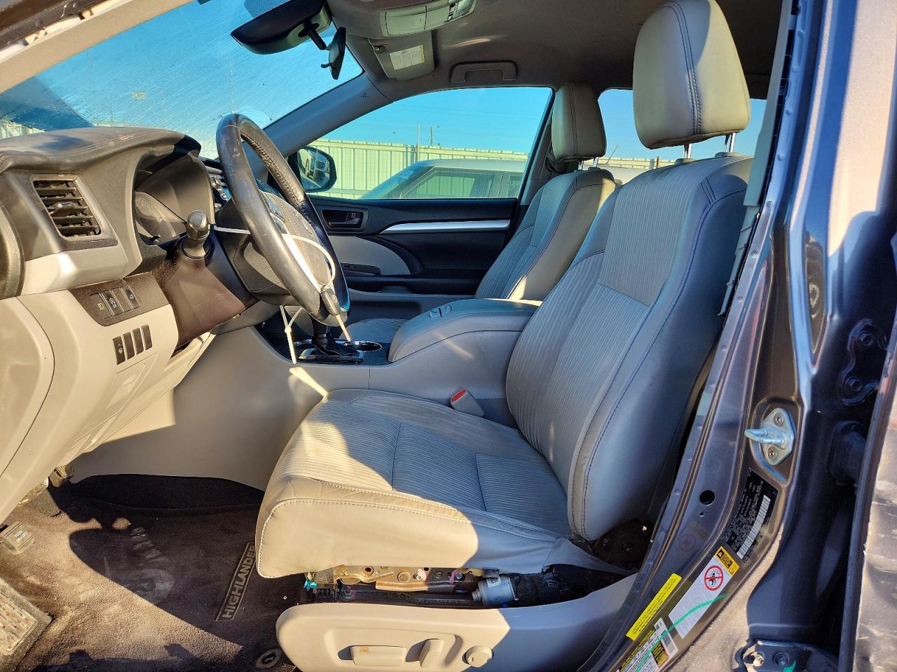 2018 TOYOTA HIGHLANDER LE photo 13