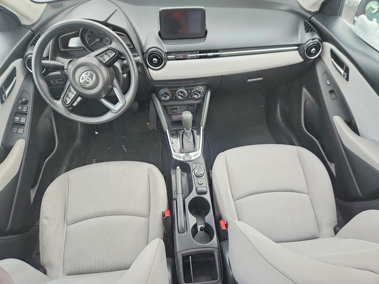 2019 TOYOTA YARIS L photo 8