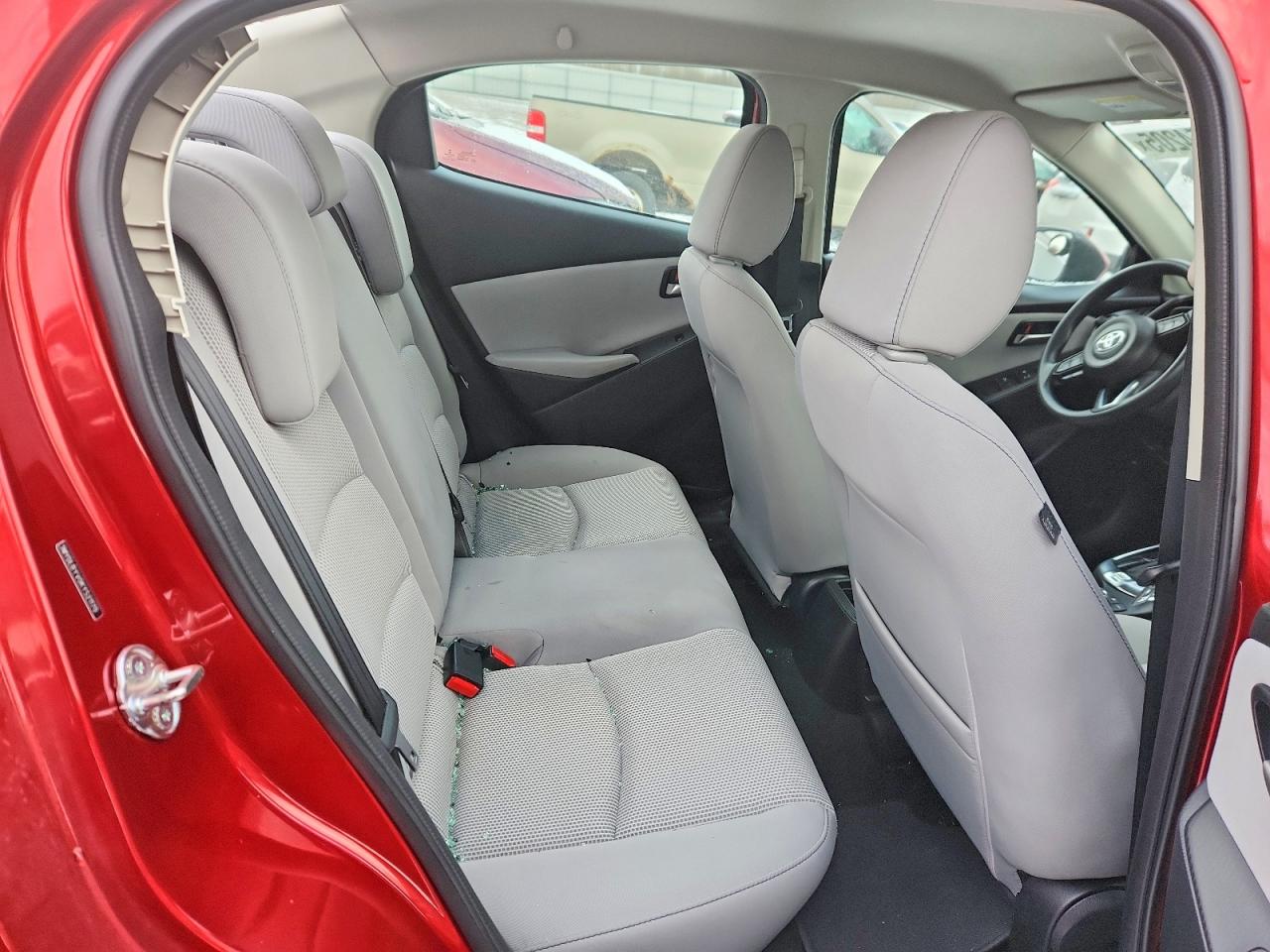 2019 TOYOTA YARIS L photo 10