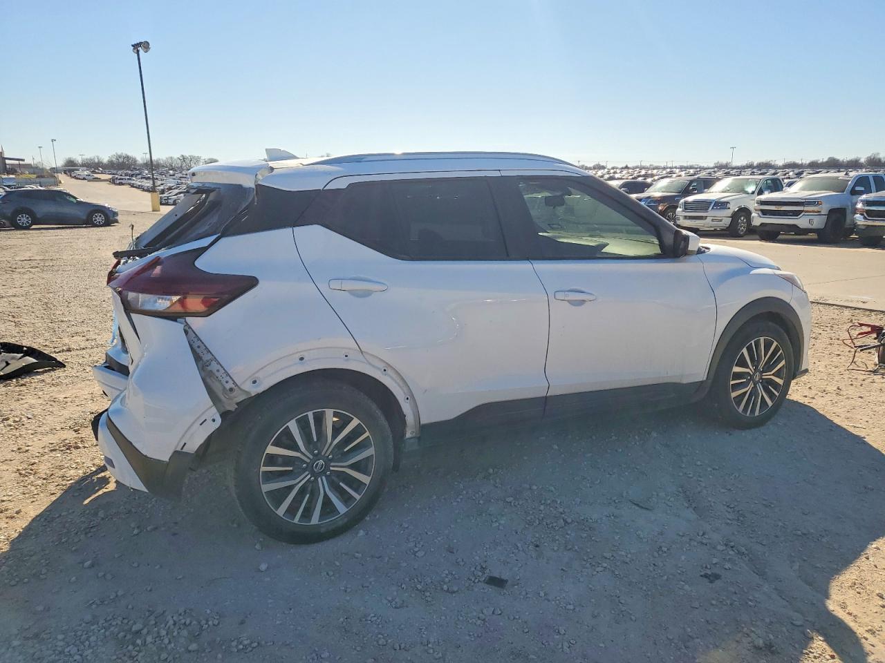 2021 NISSAN KICKS SV photo 3