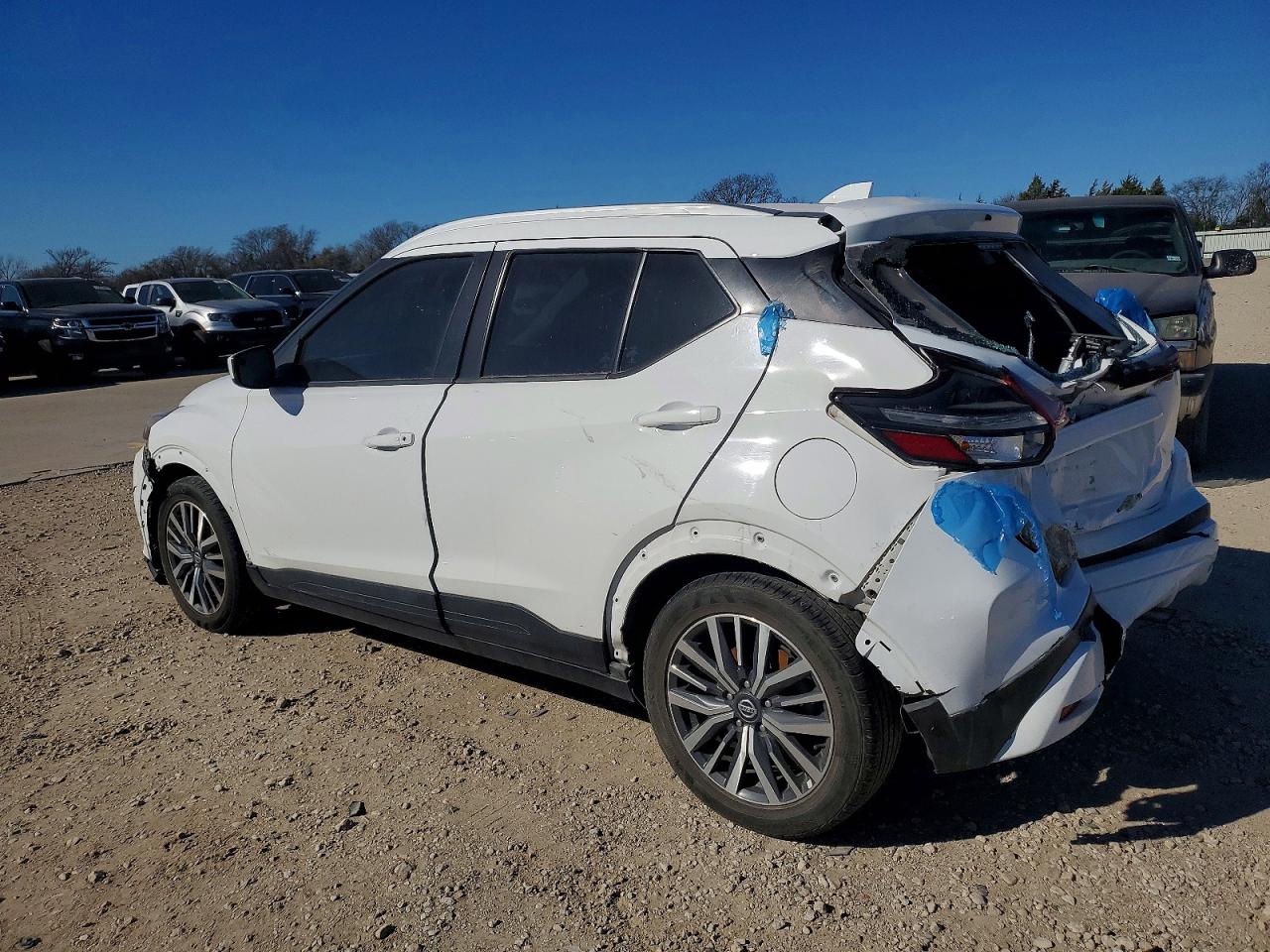 2021 NISSAN KICKS SV photo 2