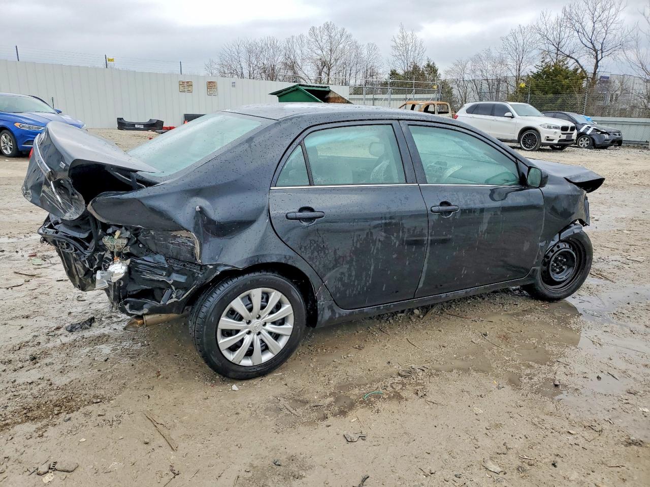 2013 TOYOTA COROLLA BASE photo 3