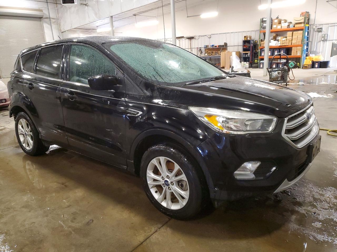 2017 FORD ESCAPE SE photo 4