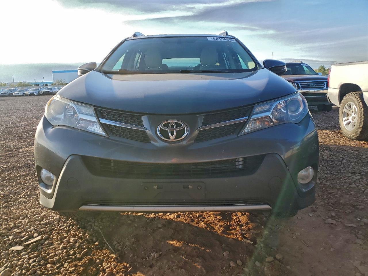 2014 TOYOTA RAV4 XLE photo 5