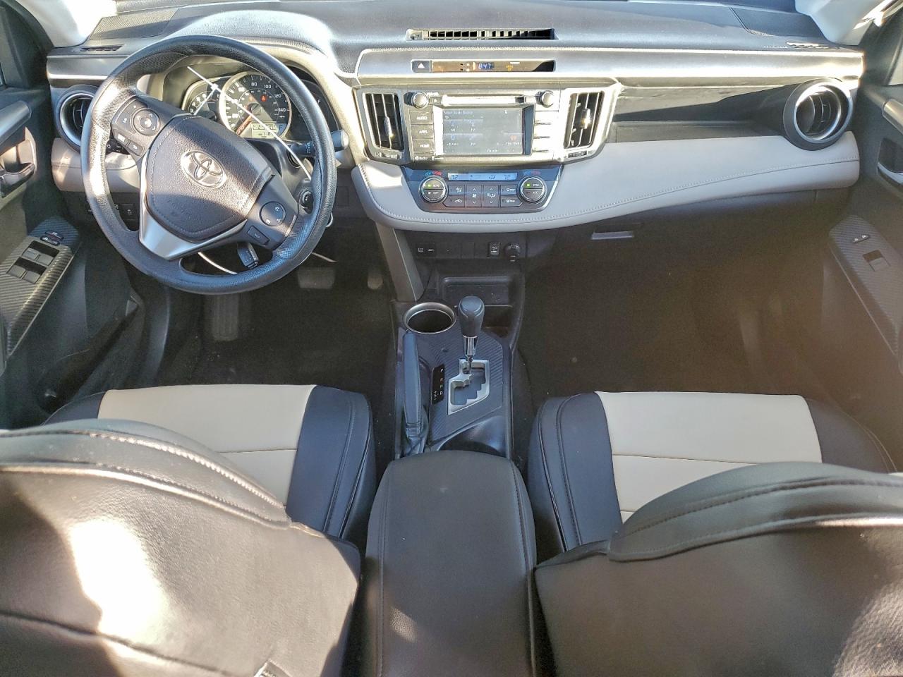 2014 TOYOTA RAV4 XLE photo 8