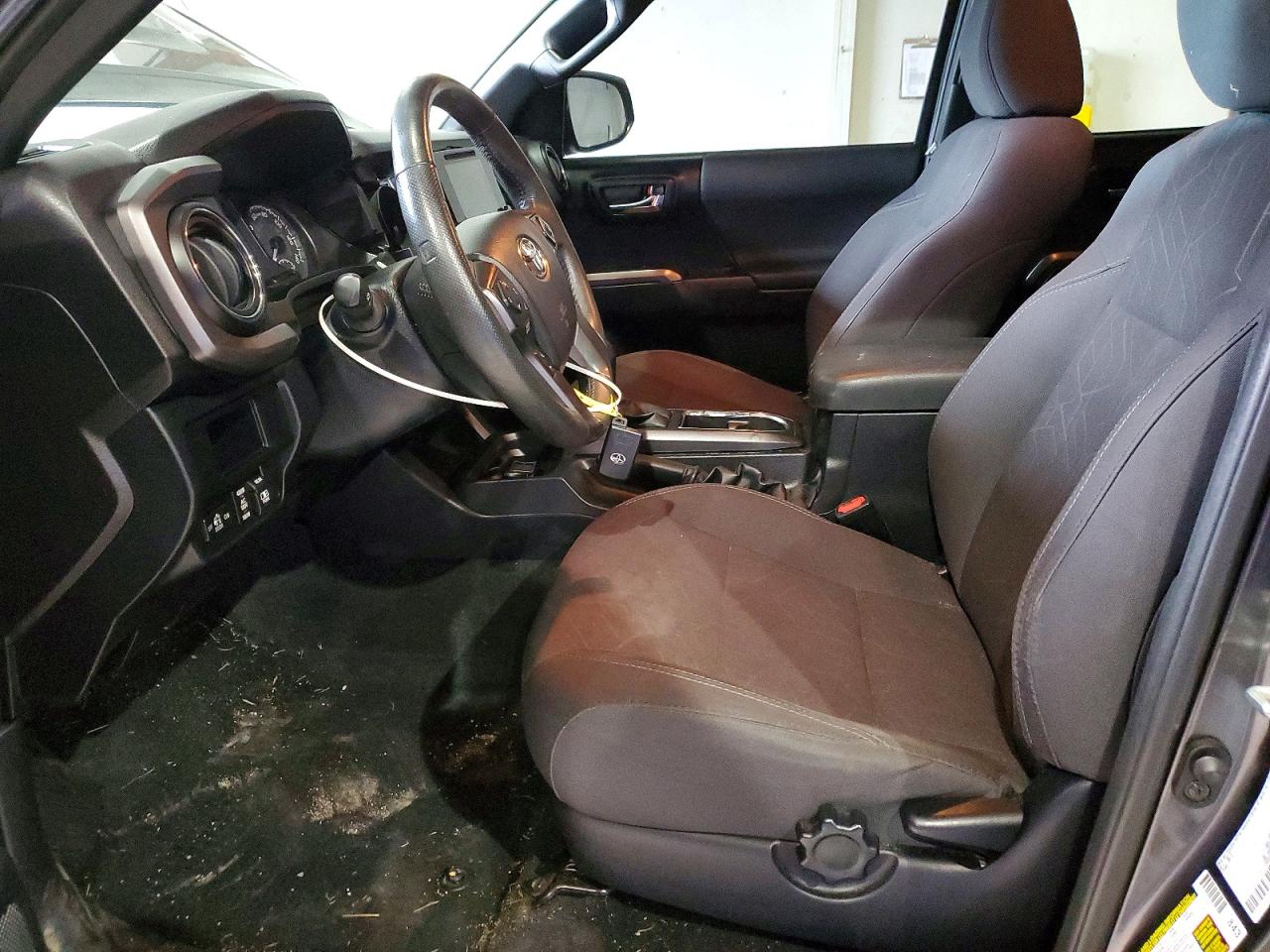2017 TOYOTA TACOMA DOUBLE CAB photo 19
