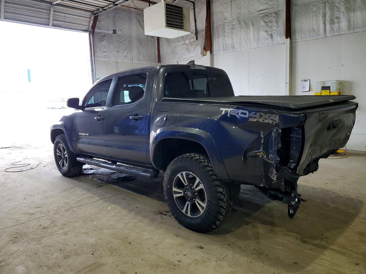 2017 TOYOTA TACOMA DOUBLE CAB photo 4