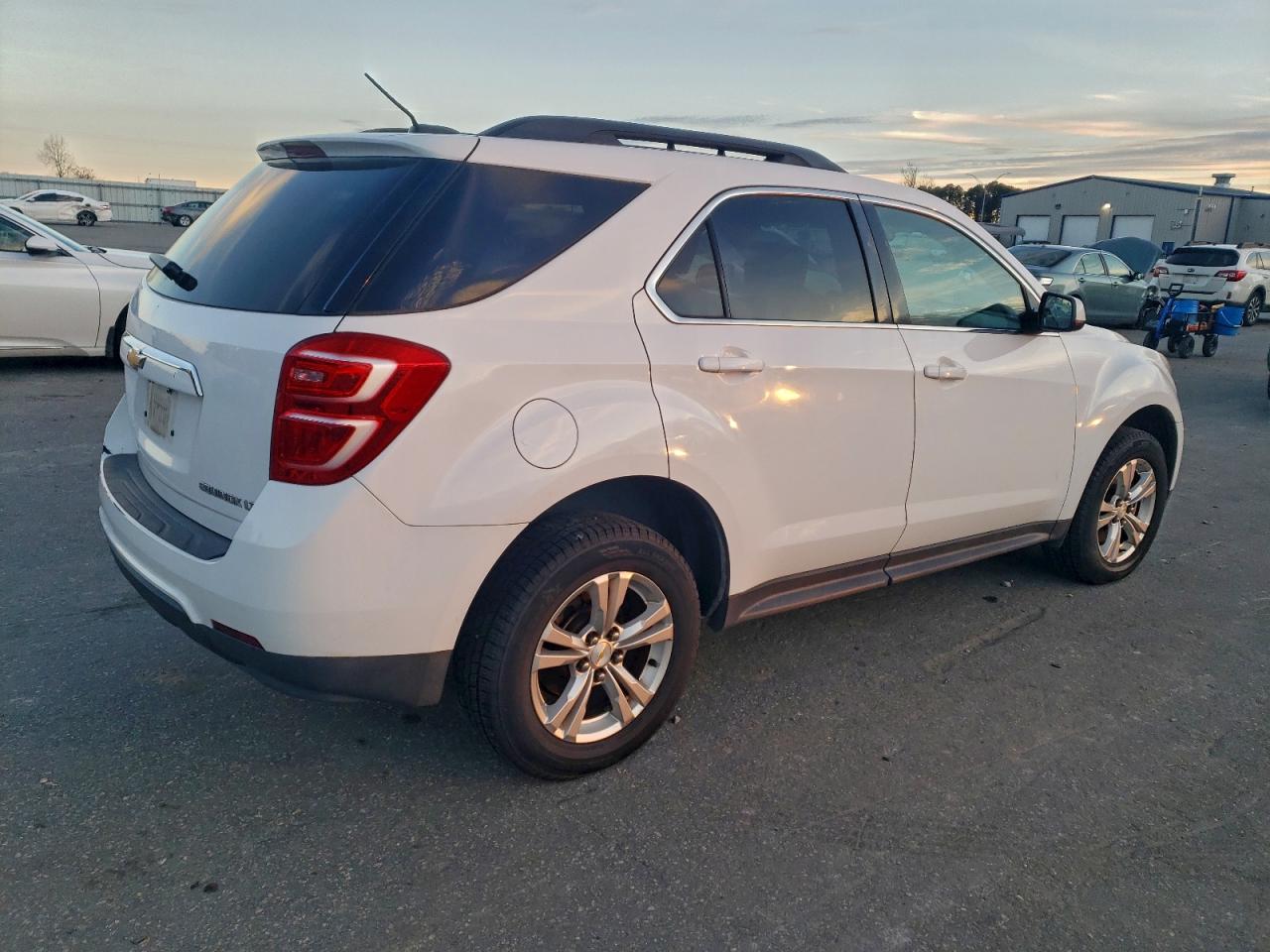 2016 CHEVROLET EQUINOX LT photo 3