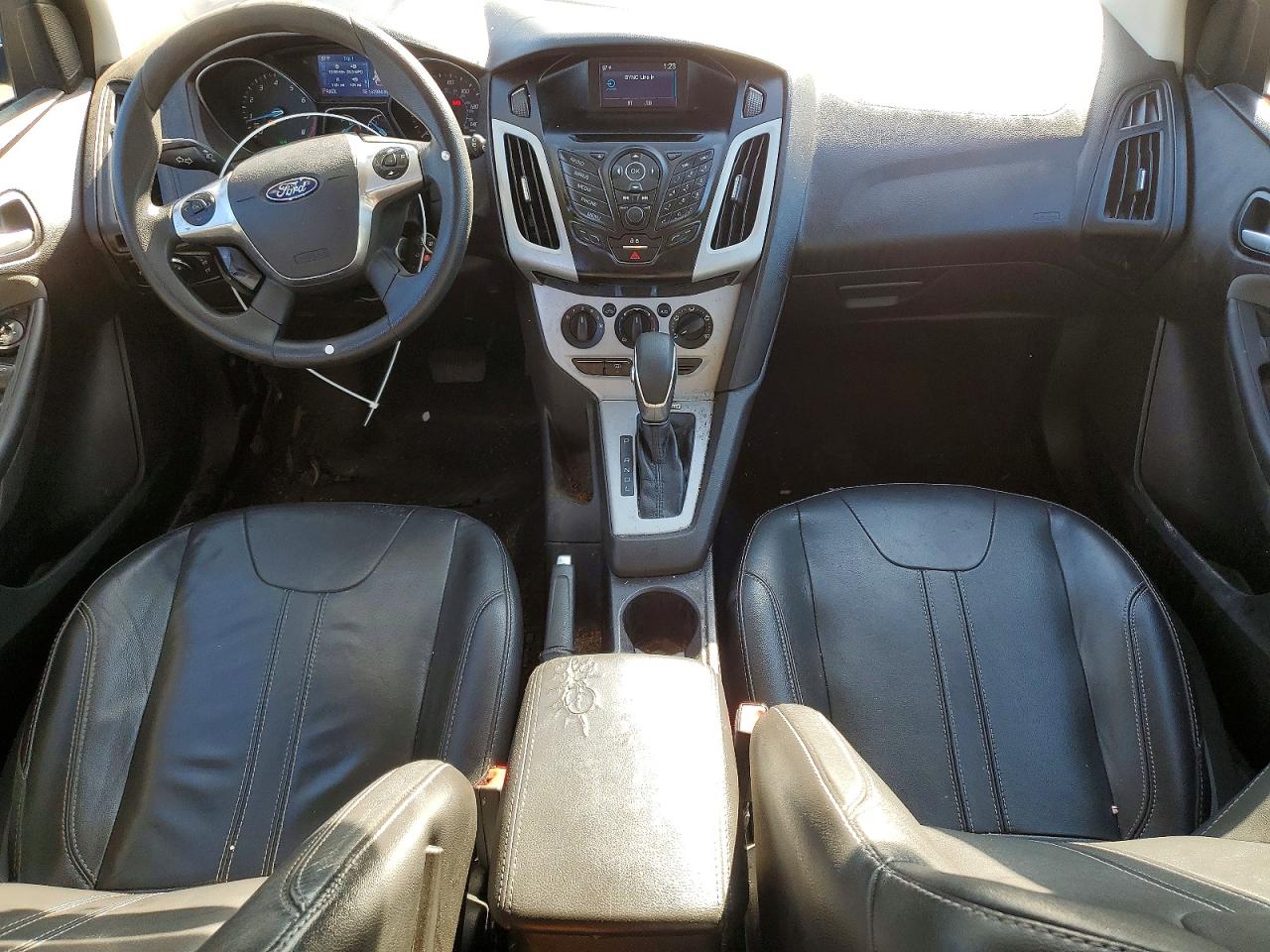 2014 FORD FOCUS SE photo 15
