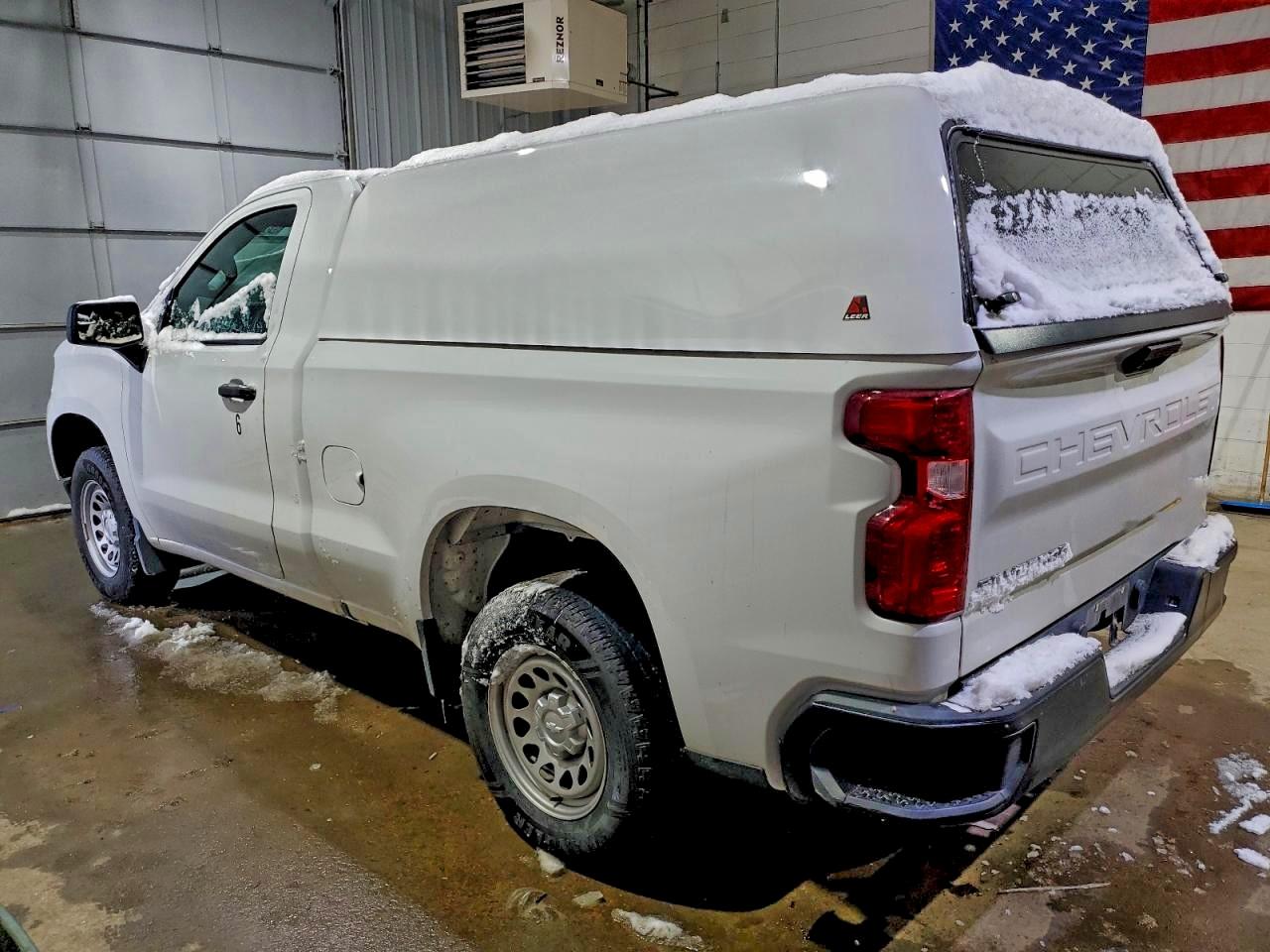 2023 CHEVROLET SILVERADO C1500 photo 2
