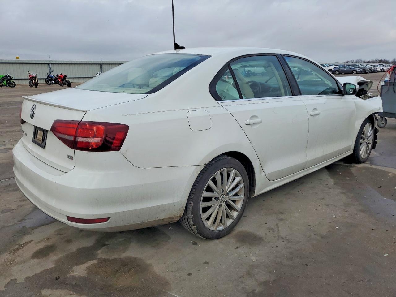 2016 VOLKSWAGEN JETTA SEL photo 3