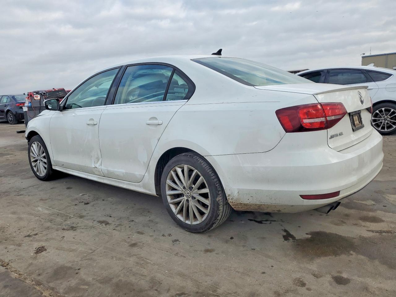 2016 VOLKSWAGEN JETTA SEL photo 2