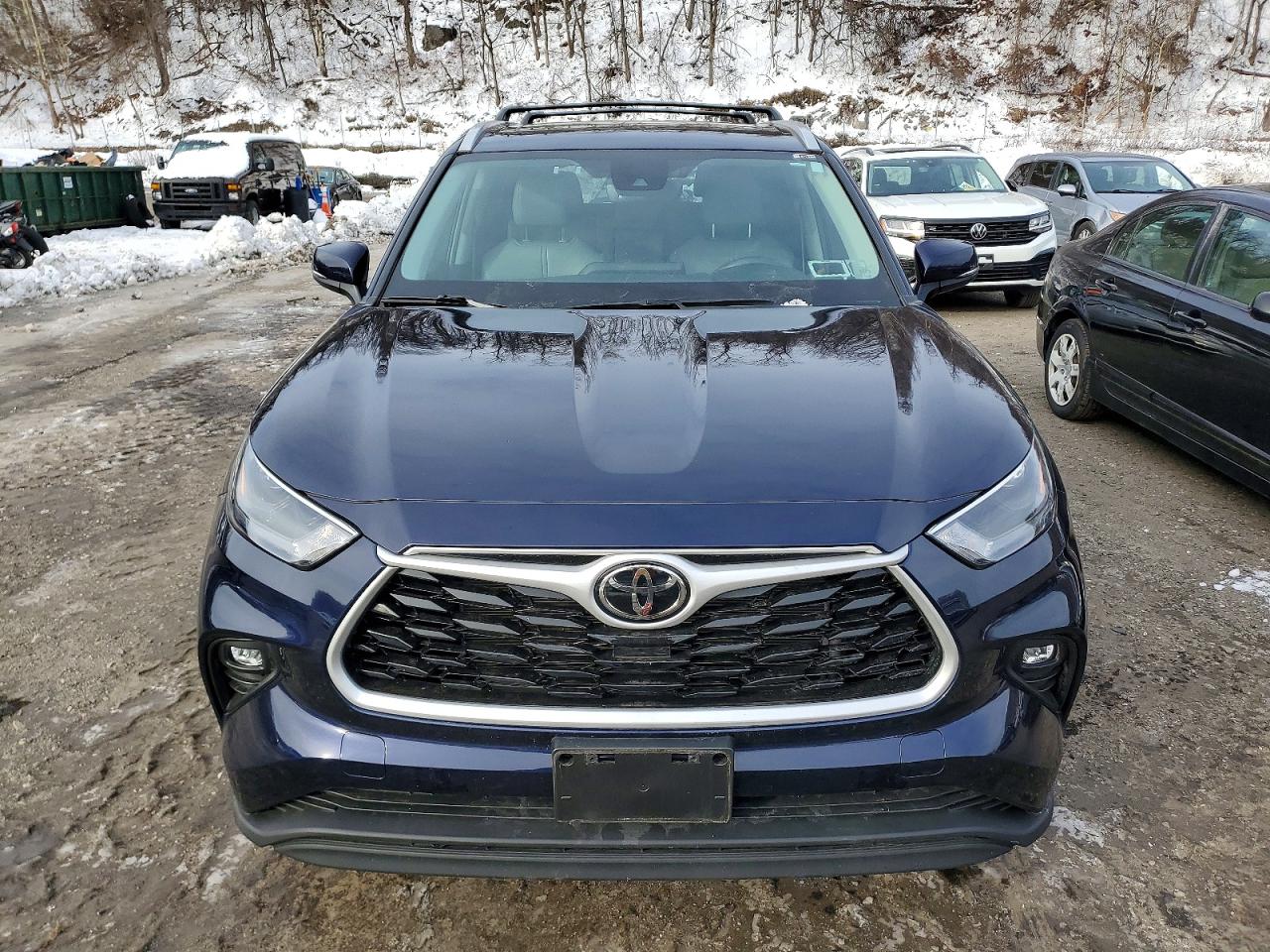 2022 TOYOTA HIGHLANDER XLE photo 5