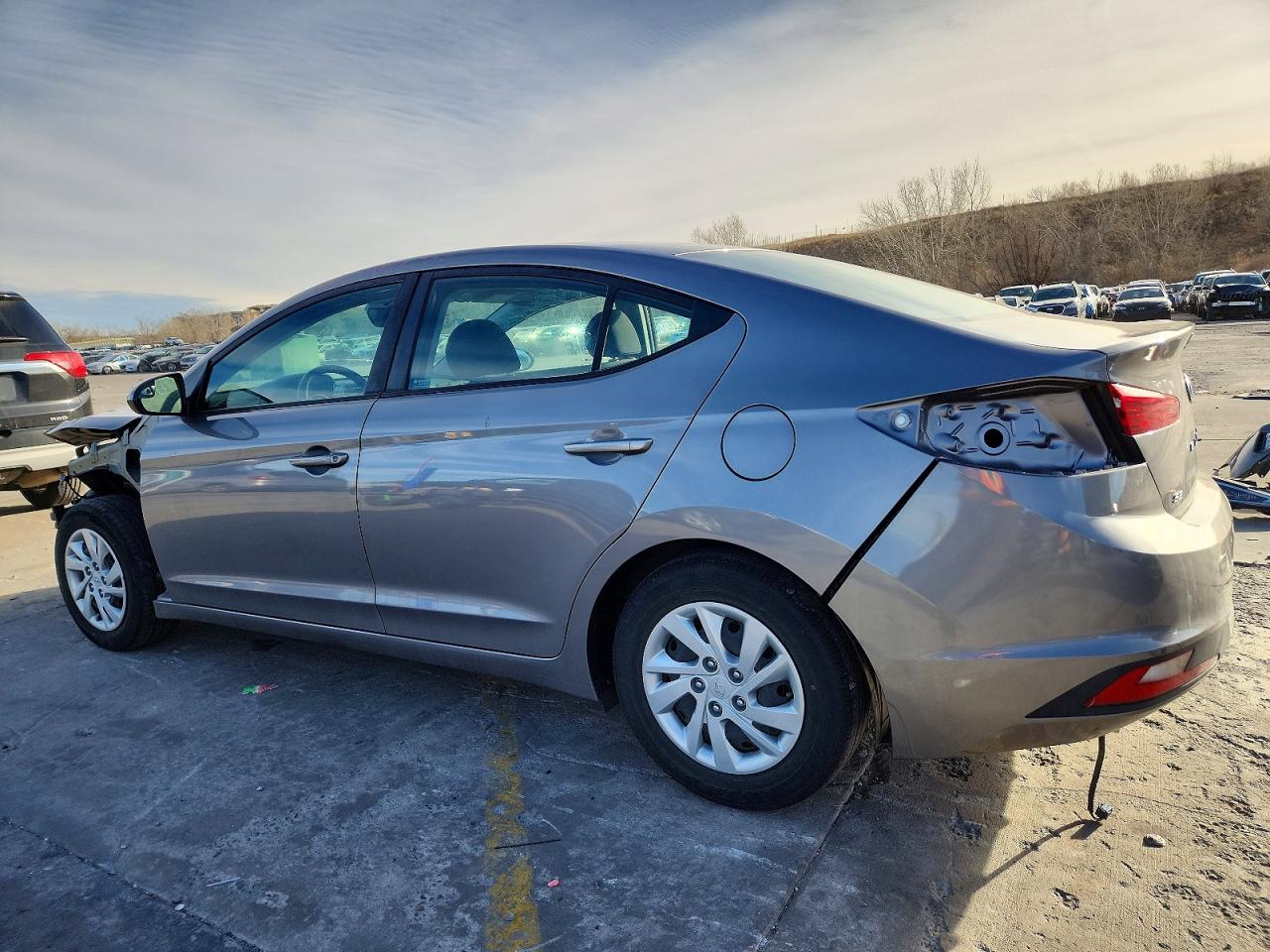2020 HYUNDAI ELANTRA SE photo 2