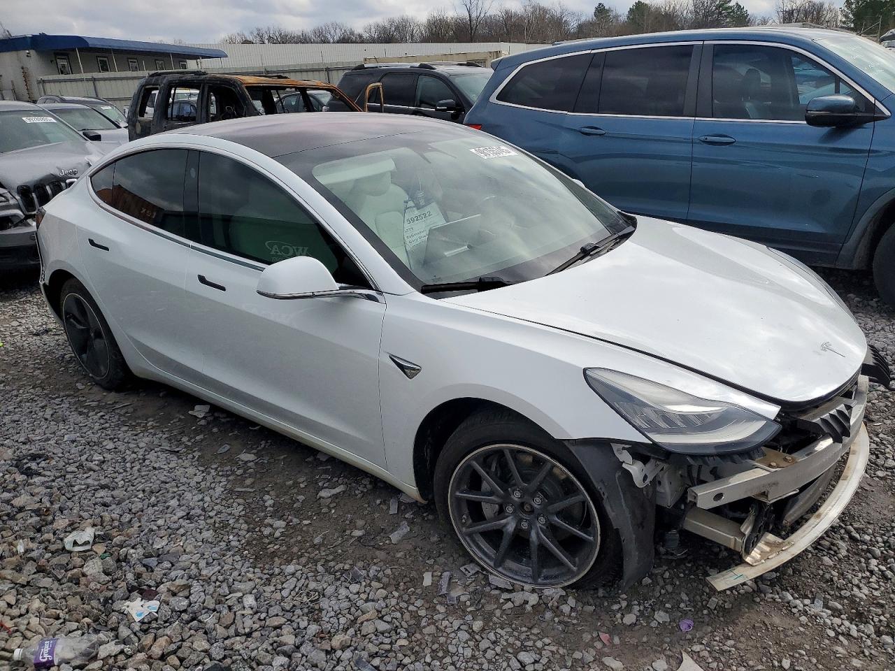 2018 TESLA MODEL 3 photo 4